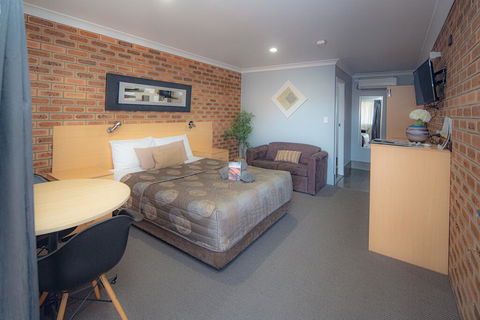 Jumbuck Motor Inn - Accommodation Nelson Bay 0
