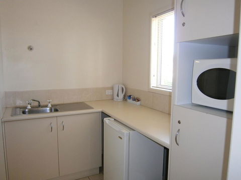 Kellys Motel Oakey - Accommodation Nelson Bay 2