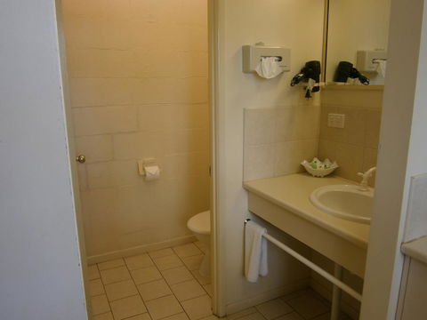 Kellys Motel Oakey - Accommodation Nelson Bay 3
