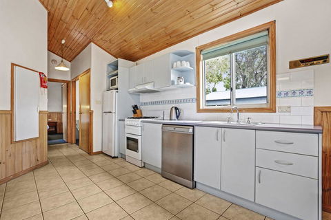 Kendalls Beach Holiday Park - Nelson Bay Accommodation.com 2