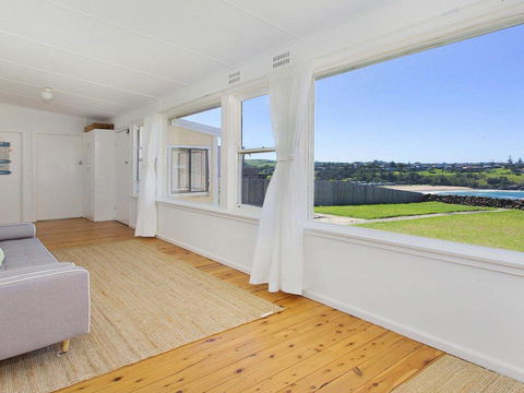Kiama Beach Cottage At Easts Beach - Nelson Bay Accommodation.com 2