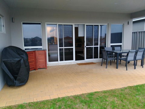 Laguna View - Nelsons Bay Accommodation 1
