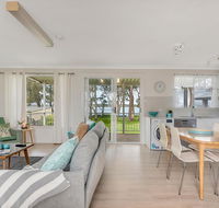 Lake Front Home - Relax  Unwind - Accommodation Nelson Bay
