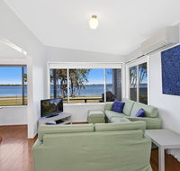 Lakes Edge Cottage - Accommodation Nelson Bay