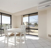 Lakeside Fun house near the Swan Valley - Accommodation Nelson Bay