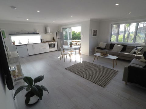 Lautan Cronulla Beach - Accommodation Nelson Bay 0