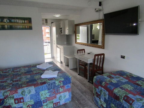 Le George Motel - Accommodation Nelson Bay 1