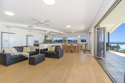 Lennox On The Beach Unit 2 - Lennox Head - Accommodation Nelson Bay 1