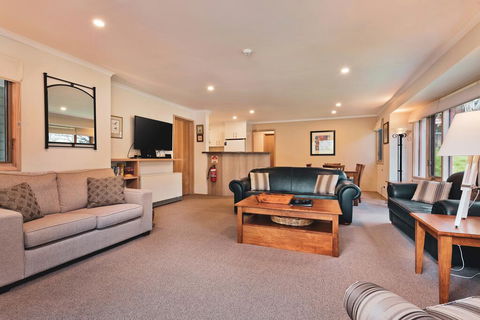 Lhotsky Apartments - Accommodation Nelson Bay 3