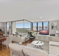 Light filled apartment with sweeping harbour views - Accommodation Nelson Bay