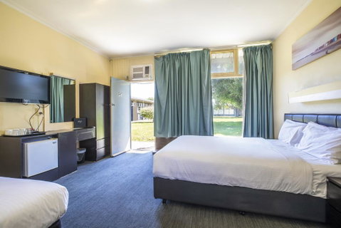 Links Hotel - Nelson Bay Accommodation.com 3