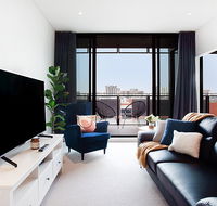 Luxe Apartment Five Minutes From Airport and City - Accommodation Nelson Bay