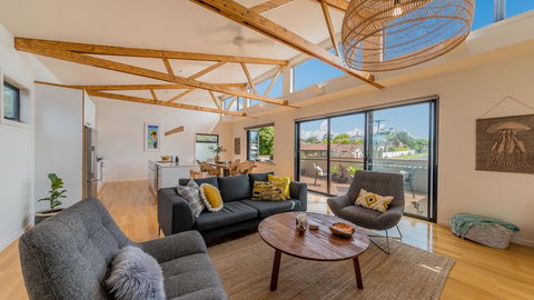 Luxe Townhouse - Linen/WiFi Included - Accommodation Nelson Bay 1