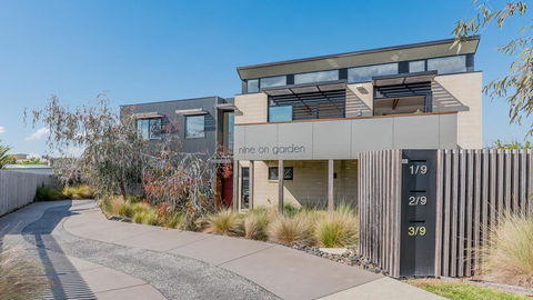 Luxe Townhouse - Linen/WiFi Included - Accommodation Nelson Bay 0