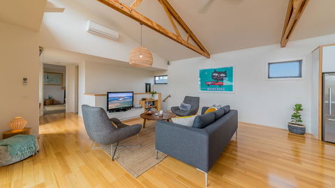 Luxe Townhouse - Linen/WiFi Included - Accommodation Nelson Bay 3