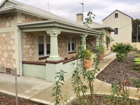 MacDonnell House Naracoorte - Accommodation Nelson Bay 1