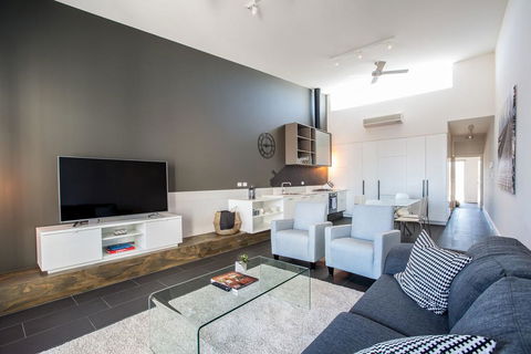 Magnificent Apartment + FREE Car Park Near CBD - Accommodation Nelson Bay 2