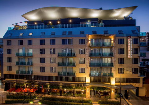 Majestic Roof Garden Hotel - Accommodation Nelson Bay 2