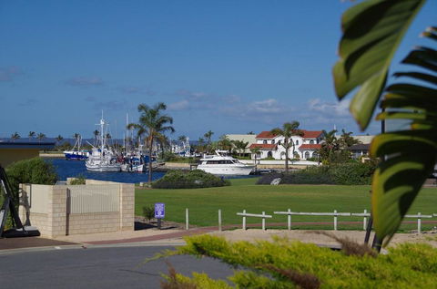 Marina Park View - Nelsons Bay Accommodation 2