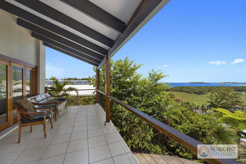 Mcauleys Beach House - Accommodation Nelson Bay 2