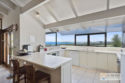 Mcauleys Beach House - Accommodation Nelson Bay 3
