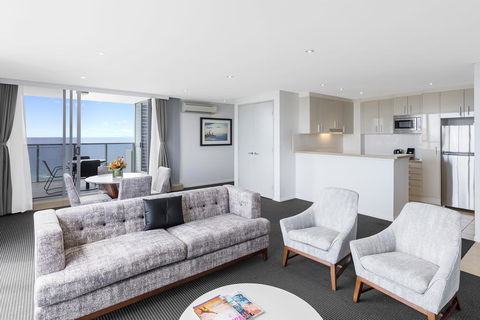 Meriton Suites Broadbeach - Nelson Bay Accommodation.com 3