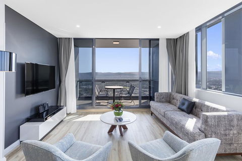 Meriton Suites Southport - Accommodation Nelson Bay 0