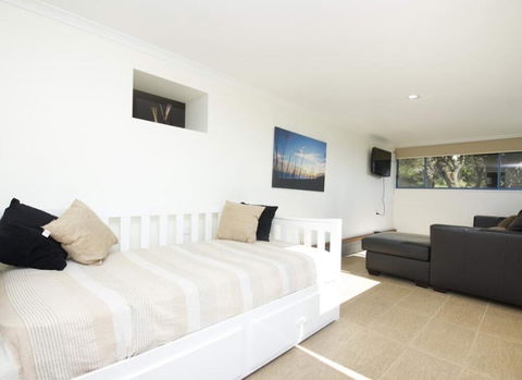 Mick's Apartment - Seal Rocks Beachfront - Accommodation Nelson Bay 1