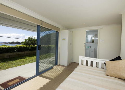 Mick's Apartment - Seal Rocks Beachfront - Accommodation Nelson Bay 2