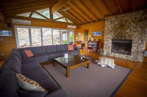 Milbrodale Lodge - Accommodation Nelson Bay 3