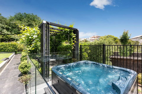 Mills Beach Retreat Luxury Family Retreat With Hydrotherapy Spa, Opposite Beach, Walk To Village - Accommodation Nelson Bay 3