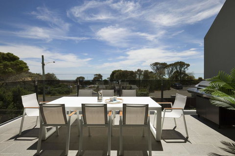 Mills Beach Retreat Luxury Family Retreat With Hydrotherapy Spa, Opposite Beach, Walk To Village - Accommodation Nelson Bay 1