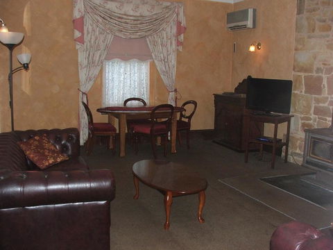 Mintaro Hideaway - Nelsons Bay Accommodation 1