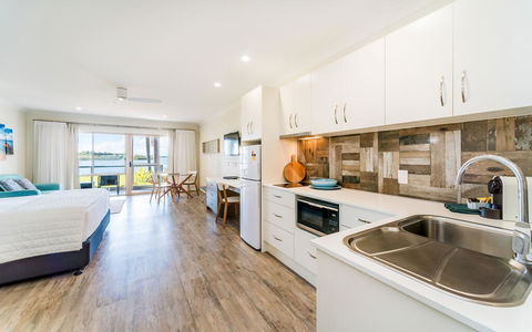 Moby Dick Waterfront Resort Motel - Accommodation Nelson Bay 2