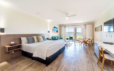 Moby Dick Waterfront Resort Motel - Accommodation Nelson Bay 1