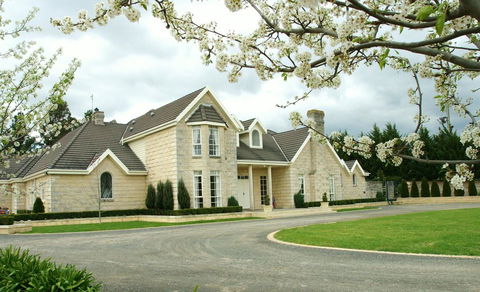 Montfort Manor - Accommodation Nelson Bay 0
