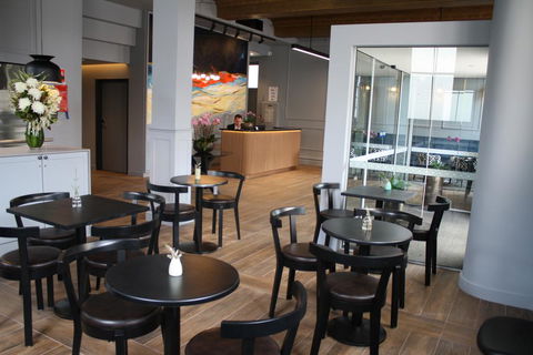Mrs Banks Hotel - Accommodation Nelson Bay 2