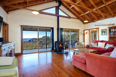 Narrow Neck Lodge - Nelson Bay Accommodation.com 1