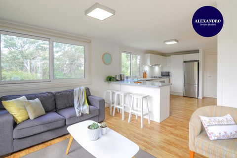 NATURE LOVERS DREAM // FIREPLACE //ACCESS TO HIKES - Accommodation Nelson Bay 0