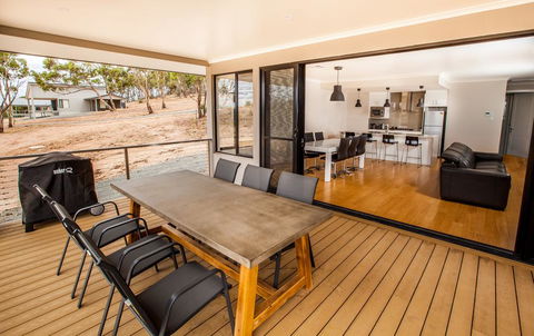Neagles Retreat Villas - Nelsons Bay Accommodation 3