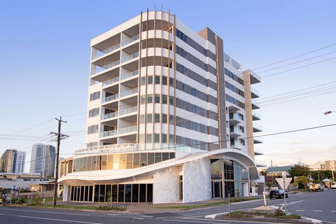 NEO Apartments Mermaid Beach - Accommodation Nelson Bay 0