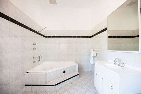 Captain Stirling Hotel - Accommodation Nelson Bay 26