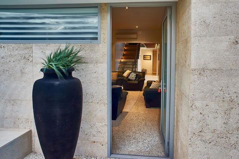The Urban Beach House - Accommodation Nelson Bay 6