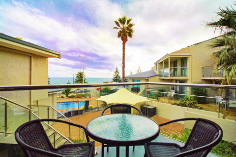 Scarborough Beach Front Resort - Shell Ten - Accommodation Nelson Bay 11