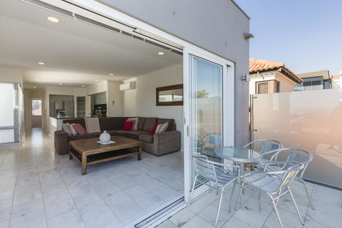 Cottesloe Beach House II - Accommodation Nelson Bay 12
