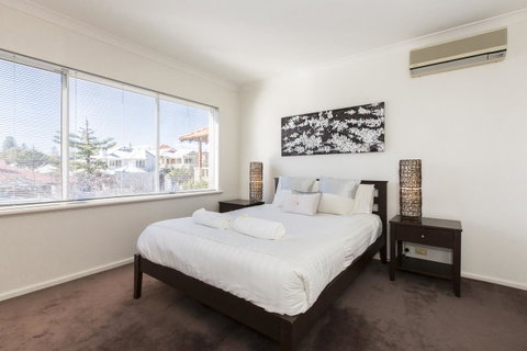 Cottesloe Beach House II - Accommodation Nelson Bay 14
