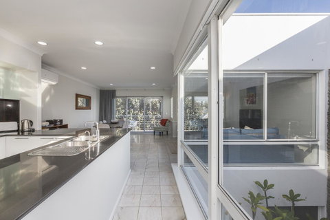 Cottesloe Beach House II - Accommodation Nelson Bay 3