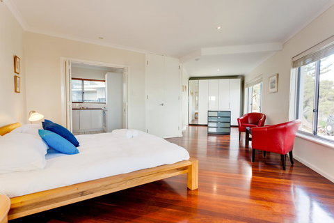 Cottesloe Contemporary Villa - Accommodation Nelson Bay 4