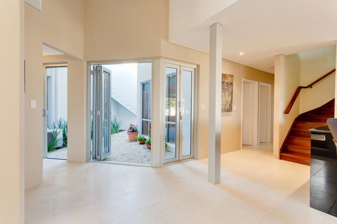 Cottesloe Contemporary Villa - Accommodation Nelson Bay 11