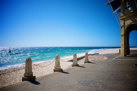 Cottesloe Artist's Beach Retreat - Accommodation Nelson Bay 6